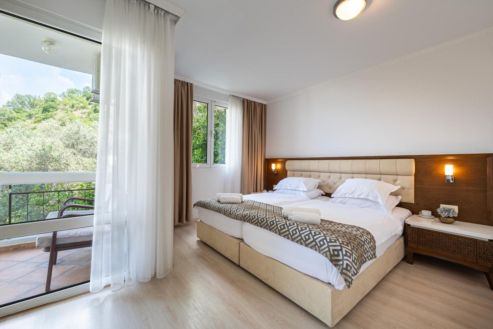 Hotel Adrovic Sveti Stefan Luaran gambar