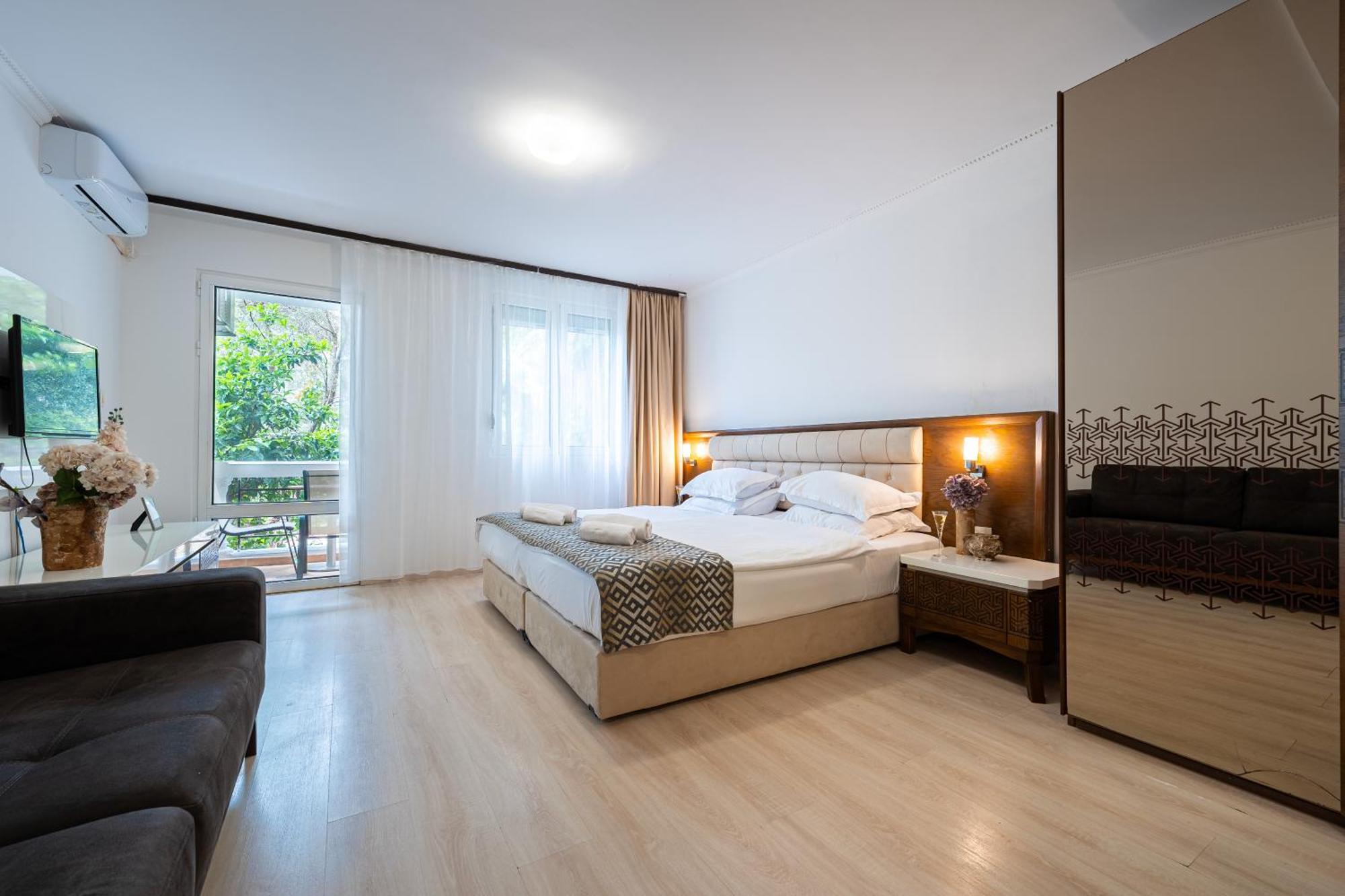 Hotel Adrovic Sveti Stefan Luaran gambar