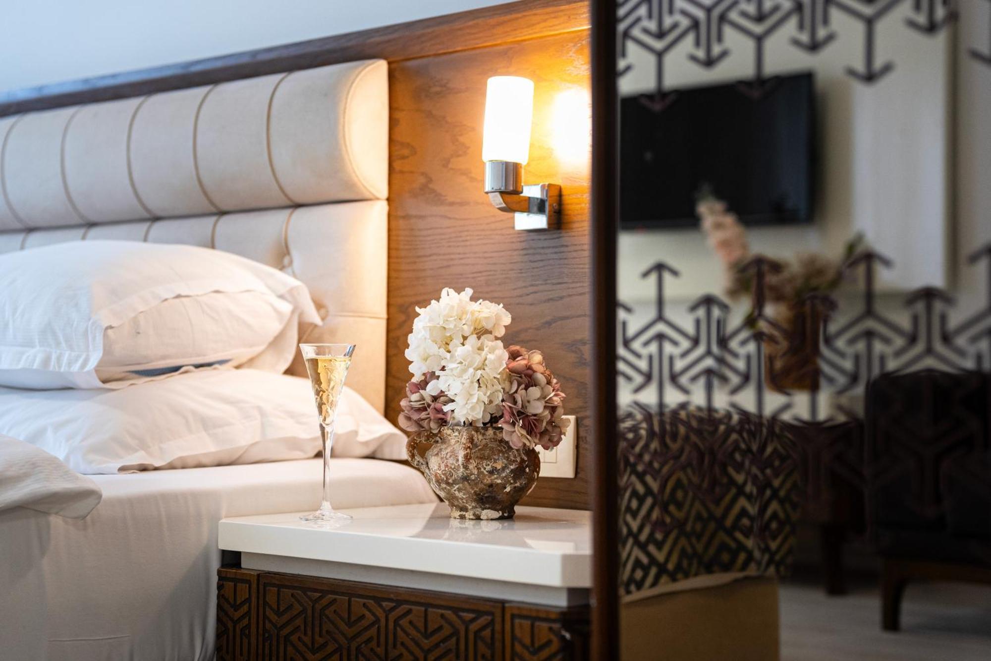 Hotel Adrovic Sveti Stefan Luaran gambar
