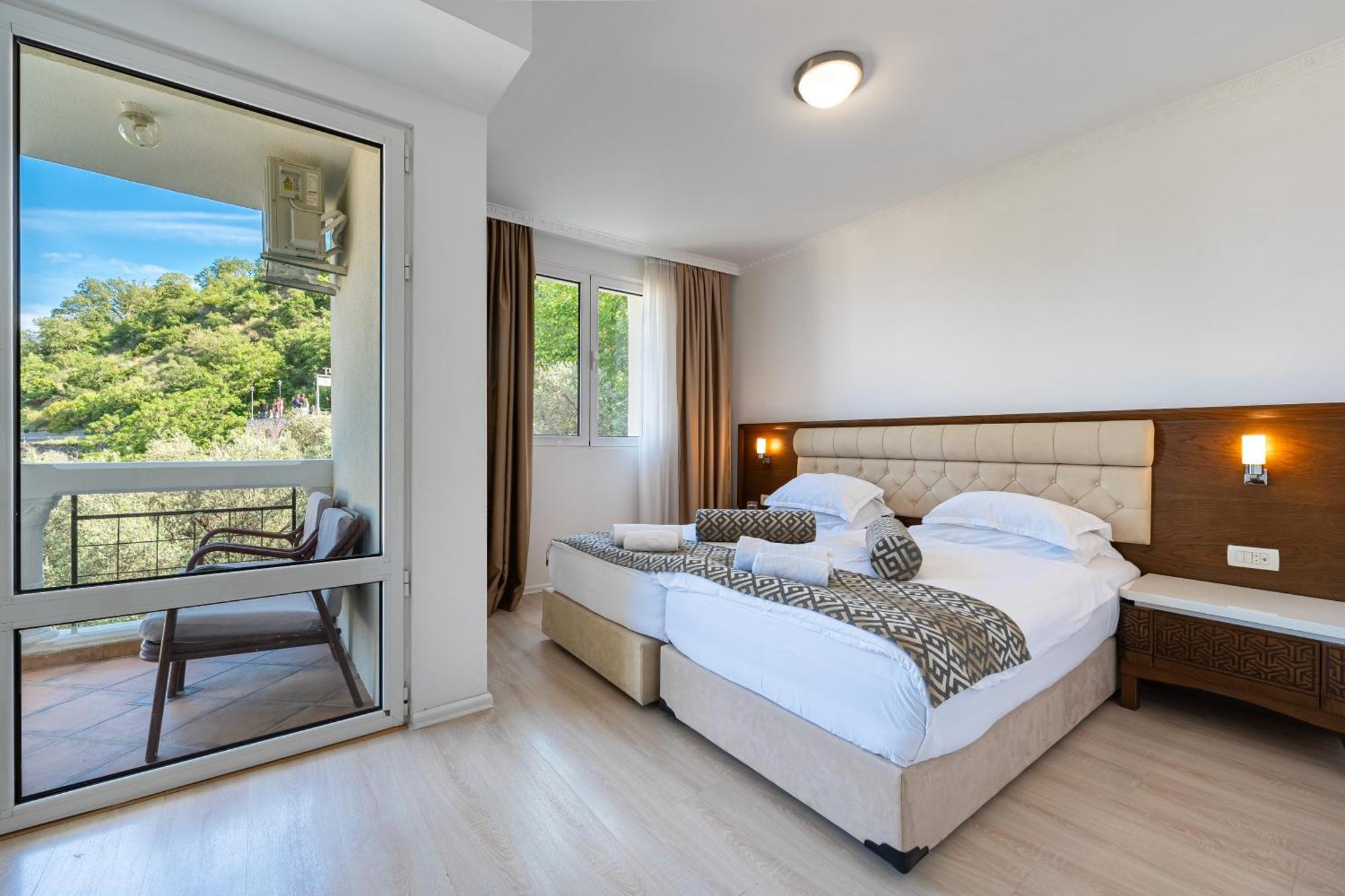 Hotel Adrovic Sveti Stefan Luaran gambar