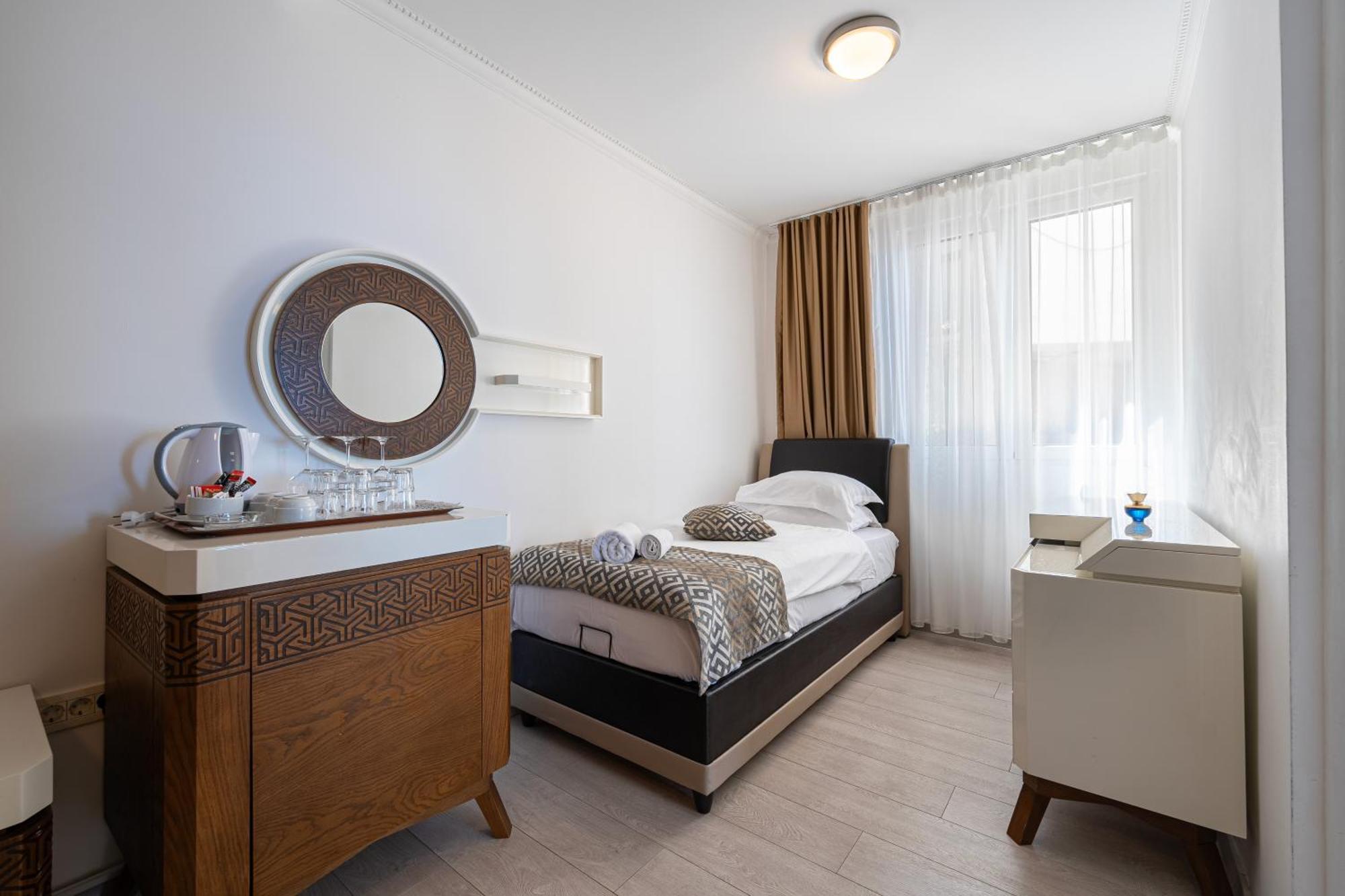 Hotel Adrovic Sveti Stefan Luaran gambar