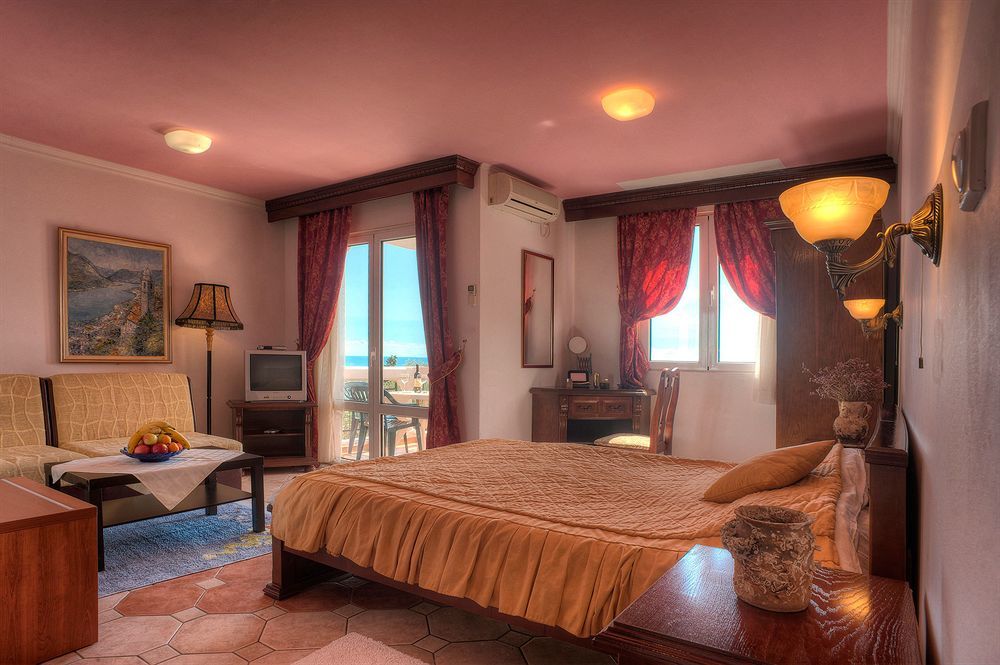 Hotel Adrovic Sveti Stefan Luaran gambar